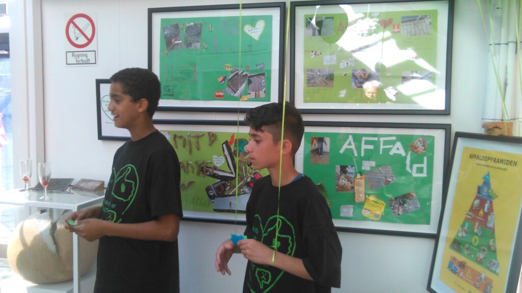 Her er der fokus på skrald og hvorfor vi skal sortere.